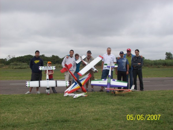 locos del aire: En El Campo De Vuelo